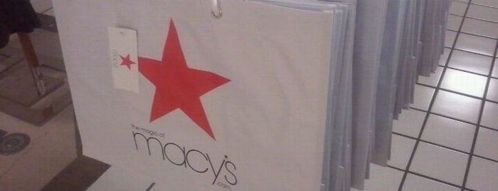 Macy's is one of Locais curtidos por Mr. Aseel.