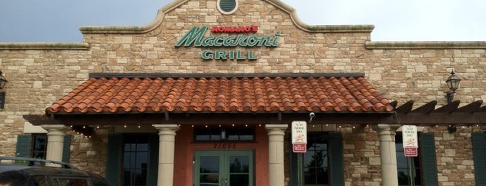 Romano's Macaroni Grill is one of สถานที่ที่ Aaron ถูกใจ.