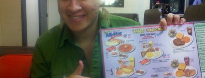 Waffle House is one of Lugares guardados de Dion.