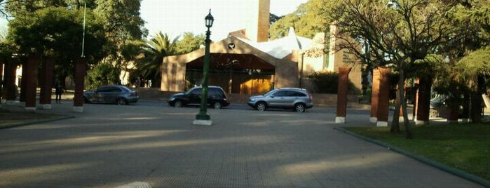 Plaza Almirante Brown is one of Tempat yang Disukai Mario.