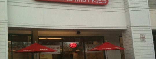 Five Guys is one of Christyさんのお気に入りスポット.