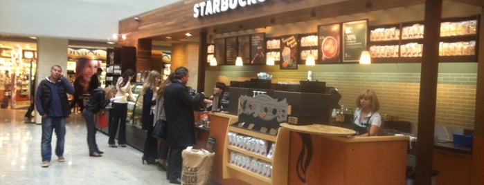 Starbucks is one of Orte, die Andrey gefallen.