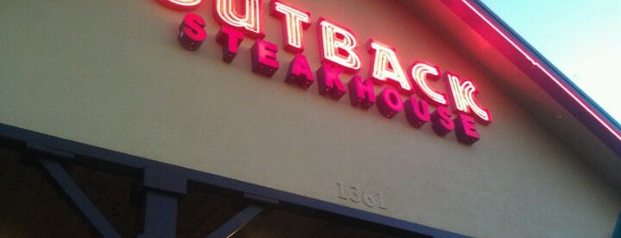 Outback Steakhouse is one of Locais curtidos por Agu.