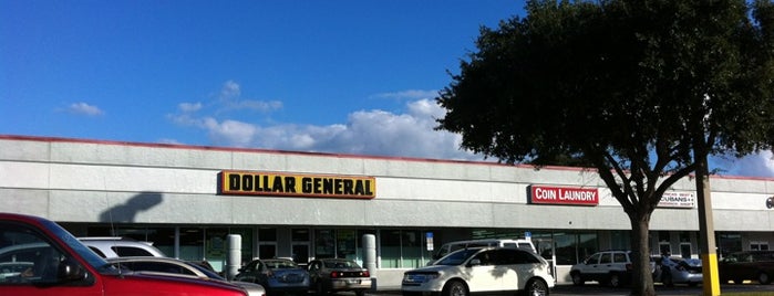 Dollar General is one of สถานที่ที่ Ebonee ถูกใจ.