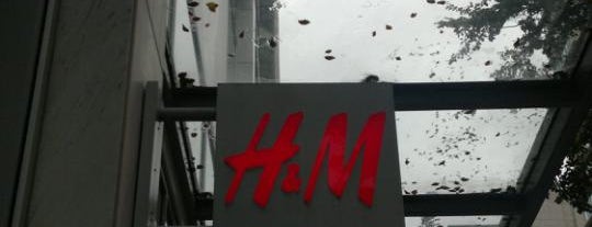 H&M is one of Vancouver/ Canadá.