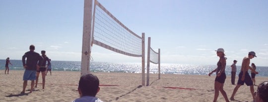 Triton Beach Volleyball Meetup is one of Orte, die Valerie gefallen.