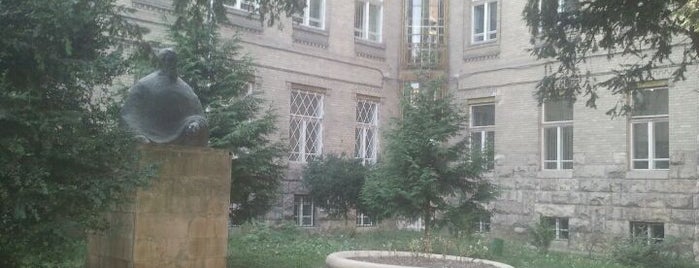 Facultatea de Litere is one of Universitatea Babeş-Bolyai Cluj-Napoca.