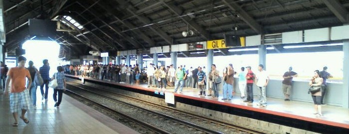 LRT1 - Gil Puyat Station is one of Edz Check ins.