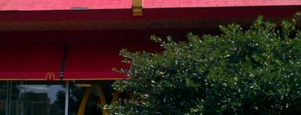 McDonald's is one of Locais curtidos por Danielle.