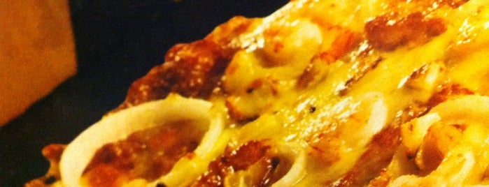 Yellow Cab Pizza Co. is one of Rebeccaさんのお気に入りスポット.
