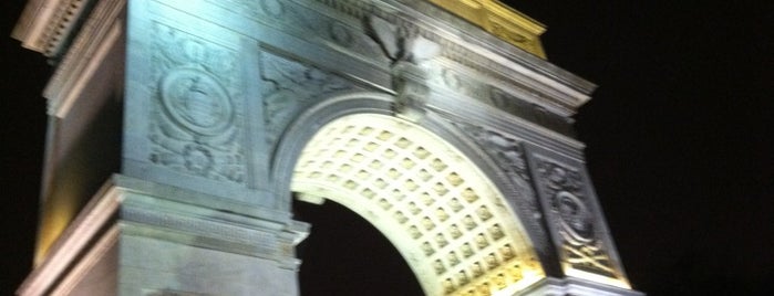 Washington Square Park is one of Mis lugares más queridos !.