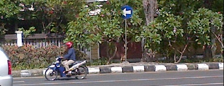 Jl. Ambengan is one of from home to school.