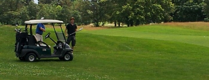 Eisenhower Park Golf Course is one of Lugares favoritos de Tim.