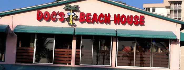 Doc's Beach House is one of Tempat yang Disukai Bill.