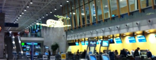 Международный аэропорт Квебек им. Жана Лесажа (YQB) is one of World Airports.
