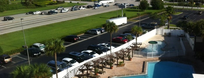 Holiday Inn & Suites Across From Universal Orlando is one of Lieux qui ont plu à Marc.