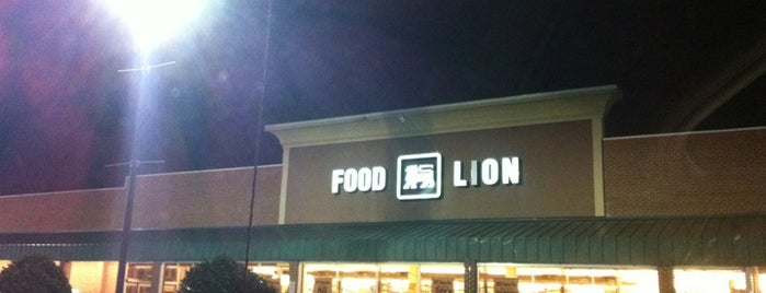 Food Lion Grocery Store is one of 🖤💀🖤 LiivingD3adGirl 님이 좋아한 장소.