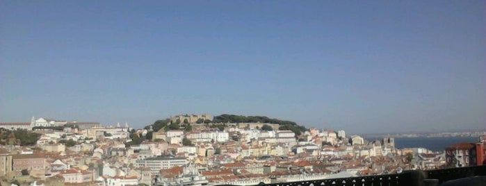 Смотровая площадка Сан Педру де Алкантара is one of Guide to Lisbon's best spots.