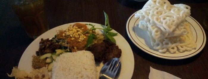 Kampar Batik & Resto is one of Kuliner Khas Surabaya.