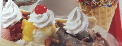 Oberweis Ice Cream and Dairy Store is one of Posti che sono piaciuti a Nancy.