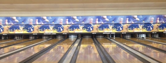 Buffaloe Lanes North Bowling Center is one of Lugares favoritos de Carrie.