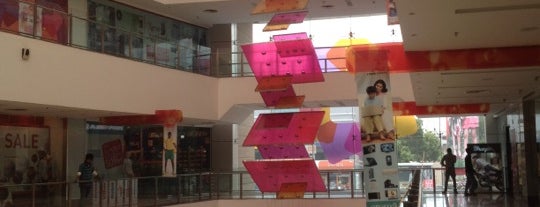 Centre Square Mall is one of Tempat yang Disukai Viral.