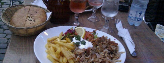 La Taverne Grecque is one of Locais curtidos por Kim.