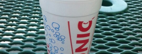 Sonic Drive-In is one of Orte, die Aundrea gefallen.