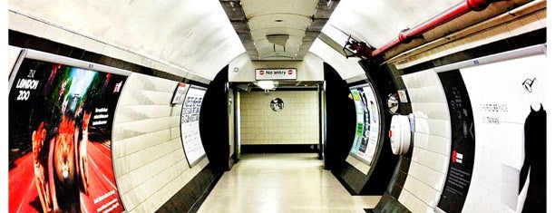 Queensway London Underground Station is one of Trens e Metrôs!.