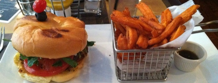 Westchester Burger Company is one of Lugares favoritos de Laura.