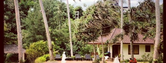 Am Samui Resort,Taling ngam Beach is one of สถานที่ที่ Rickard ถูกใจ.