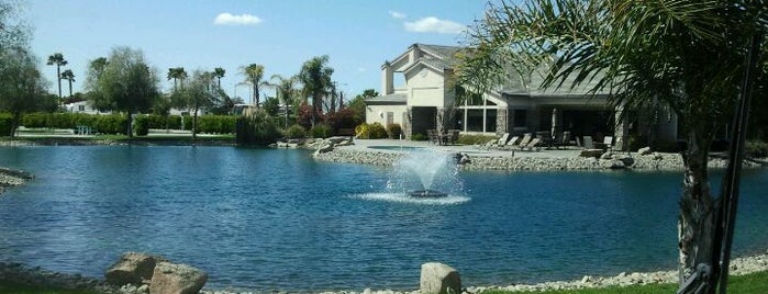 The Lakes RV and Golf Resort is one of Lugares favoritos de Dave.