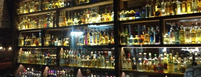 La Tequila Cocina de México is one of Luis's Saved Places.