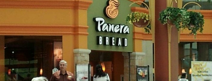 Panera Bread is one of Maria'nın Beğendiği Mekanlar.