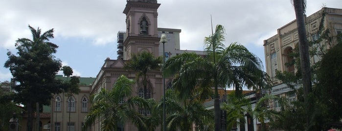 Igreja da Santíssima Trindade is one of Lugares preferidos.