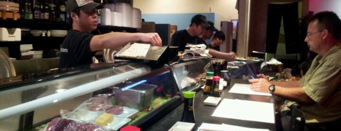 Sushi Dan is one of สถานที่ที่ Malia ถูกใจ.