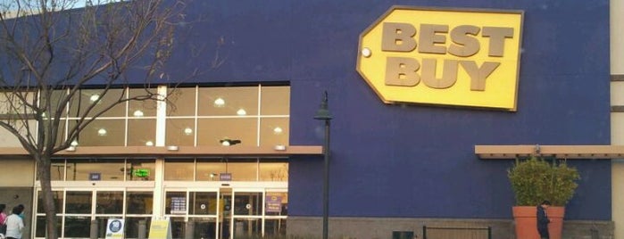 Best Buy is one of Kimさんのお気に入りスポット.