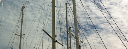 Jachthaven Hindeloopen (Skips Maritiem) is one of Varen in Friesland: havens, water en horeca.