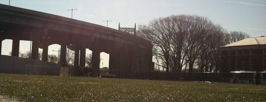 Randall's Island Field 90 is one of Brandonさんのお気に入りスポット.