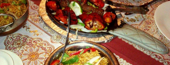 Mumtaz Indian Cuisine is one of Locais salvos de Michael.