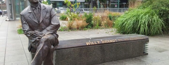 Willy-Brandt-Platz is one of Orte, die TC Bahadır gefallen.