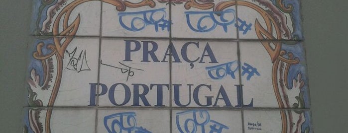 Praça Portugal is one of Lugares favoritos de Guilherme.