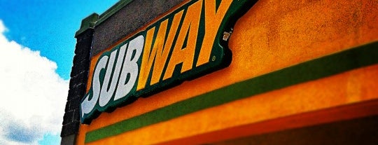 Subway of Tower Plaza is one of สถานที่ที่ Chester ถูกใจ.