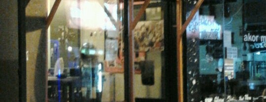 Retro Cafe is one of Erdemさんの保存済みスポット.