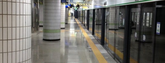 トリムチョン駅 is one of Subway Stations in Seoul(line1~4 & DX).