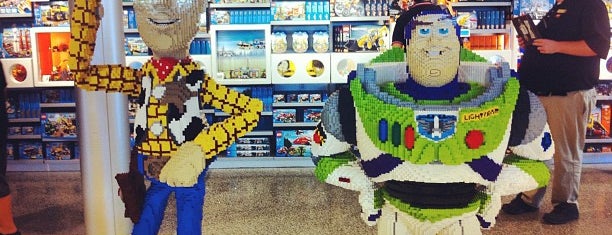 The LEGO Store is one of Jonathanさんのお気に入りスポット.