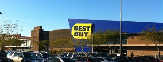 Best Buy is one of Andriiさんのお気に入りスポット.