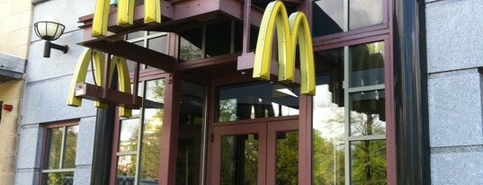 McDonald's is one of Tempat yang Disukai Taylor.
