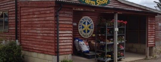 Sunnyfields Farm Shop and Market is one of Posti che sono piaciuti a James.