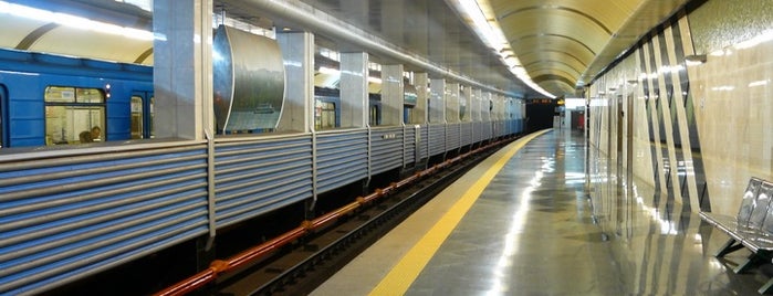 Станція «Вирлиця» is one of Київський метрополітен.